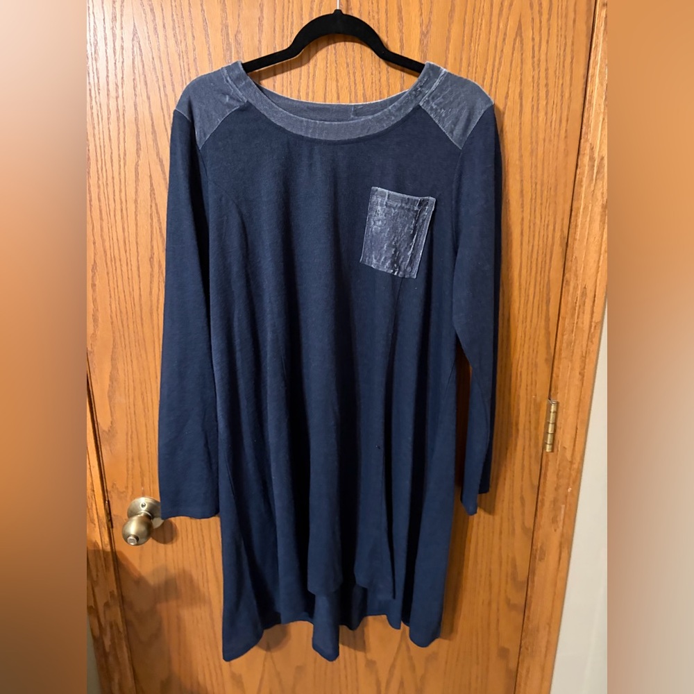 Umgee Blue Long Sleeve Tunic/dress. Velvet pocket and trimmings. High-low hem